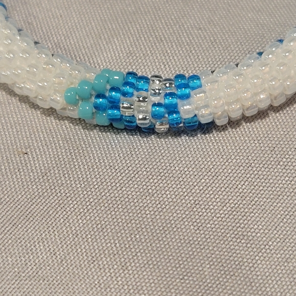 Beautiful Sashka Compay Beaded Bracelet NWOT - Picture 2 of 4